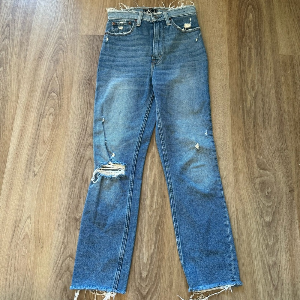 Abercrombie & Fitch Ultra High Rise Mom Jean